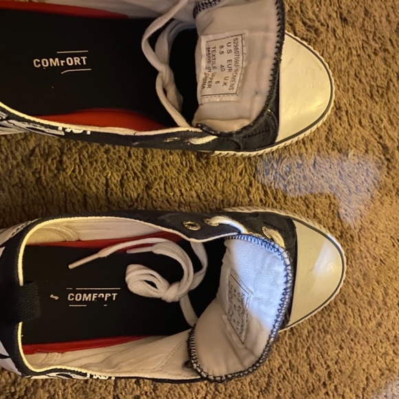 Levi’s Sneakers - Picture 2 of 4